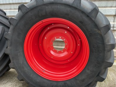 2x 900/50/42 + 2x 710/55/30 Michelin tyres fitted to Fendt 724 rims