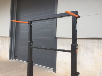 Quicke bale fork XL, NEW, hinged bottom tines that fold up for transport, adjustable frame height, fold down legs, this spike will carry up to 4 120x90 bales, bolt on hooks available