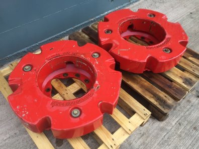 2x Fendt 300kg rear wheel weights, C/W 7/8/9 series carriers