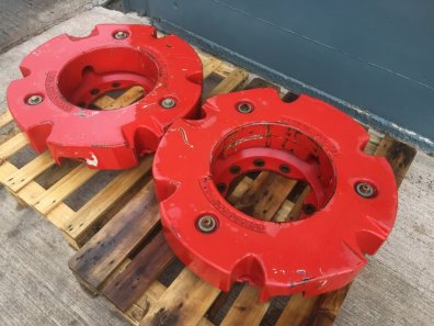 2x Fendt 300kg rear wheel weights, C/W 7/8/9 series carriers
