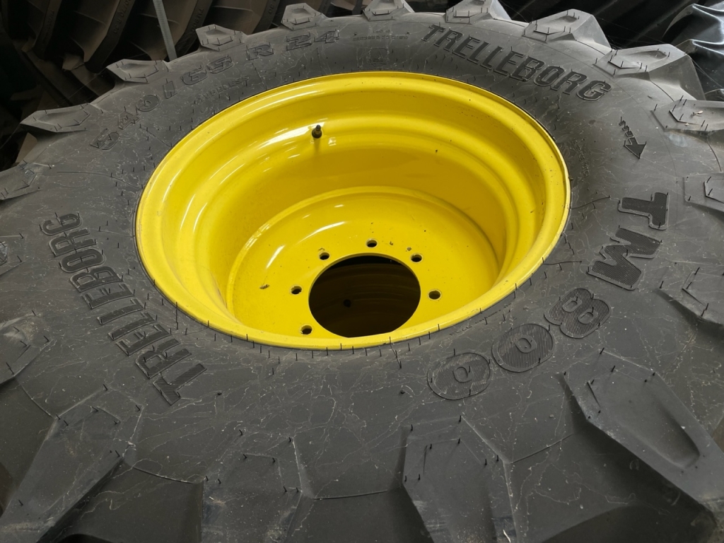 2x 600/65/38 + 2x 540/65/24 Trelleborg 99% tyres fitted to John Deere wheels, as new