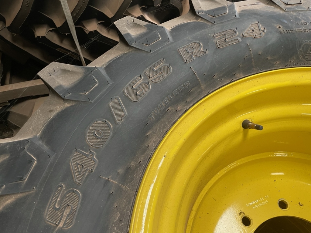 2x 600/65/38 + 2x 540/65/24 Trelleborg 99% tyres fitted to John Deere wheels, as new