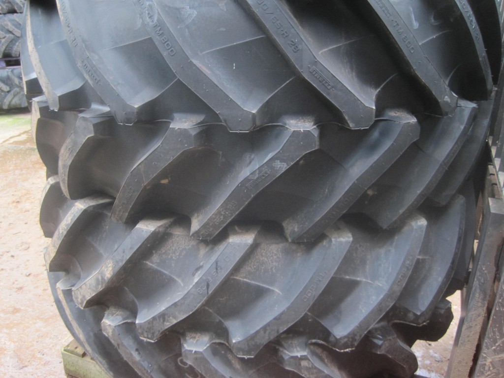 2 x new Pirelli 600/65/28 tyres