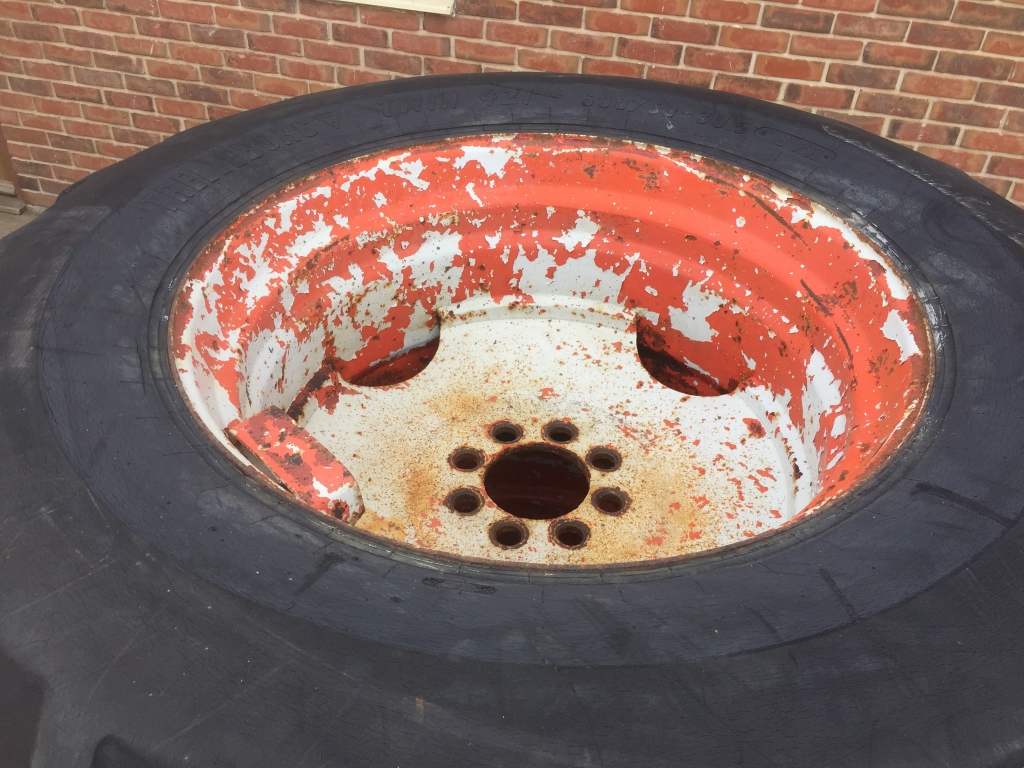 600/60/30.5 + 400/70/20 tyres fitted to Ford/New Holland 7740 4wd rims