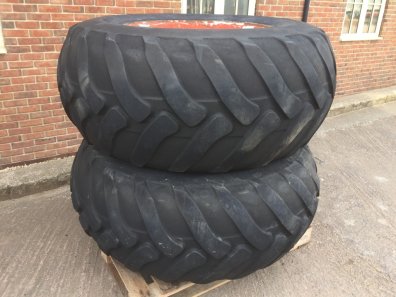 600/60/30.5 + 400/70/20 tyres fitted to Ford/New Holland 7740 4wd rims