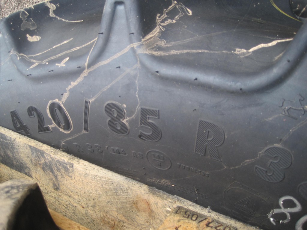 16.9/38 + 13.6/28 Continental tyres 95%