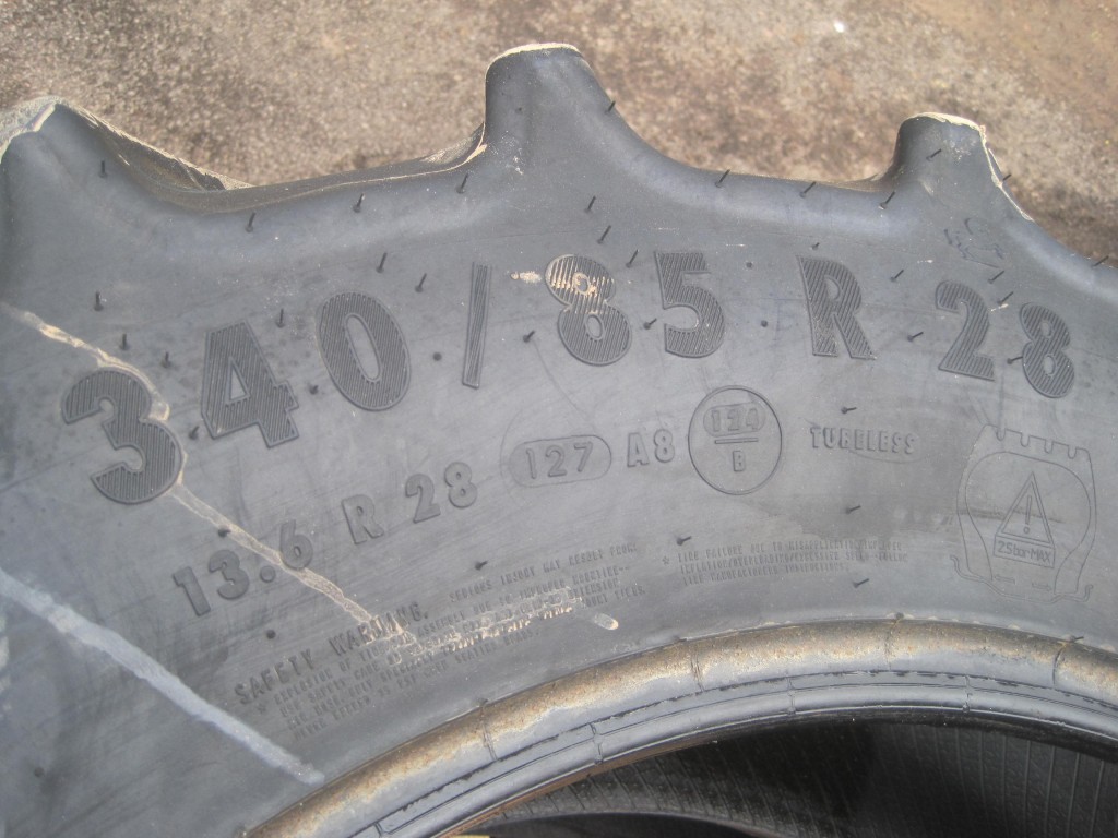 16.9/38 + 13.6/28 Continental tyres 95%