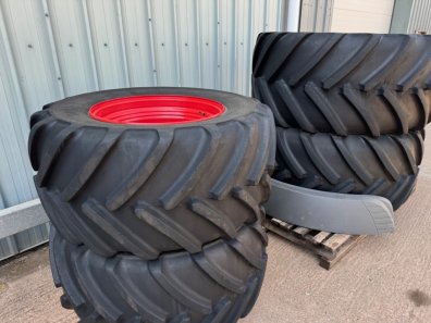 2x 900/50/42 + 2x 710/55/30 Michelin tyres fitted Fendt 700 series rims