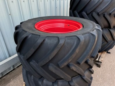 2x 900/50/42 + 2x 710/55/30 Michelin tyres fitted Fendt 700 series rims
