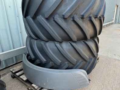 2x 900/50/42 + 2x 710/55/30 Michelin tyres fitted Fendt 700 series rims