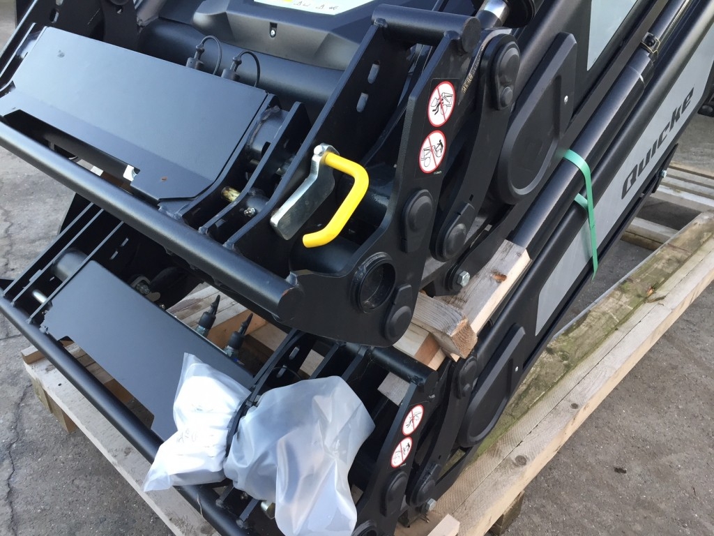 Quicke Q6m Performance loader boom, NEW, Euro carriage, soft ride, third service, Black/Silver
