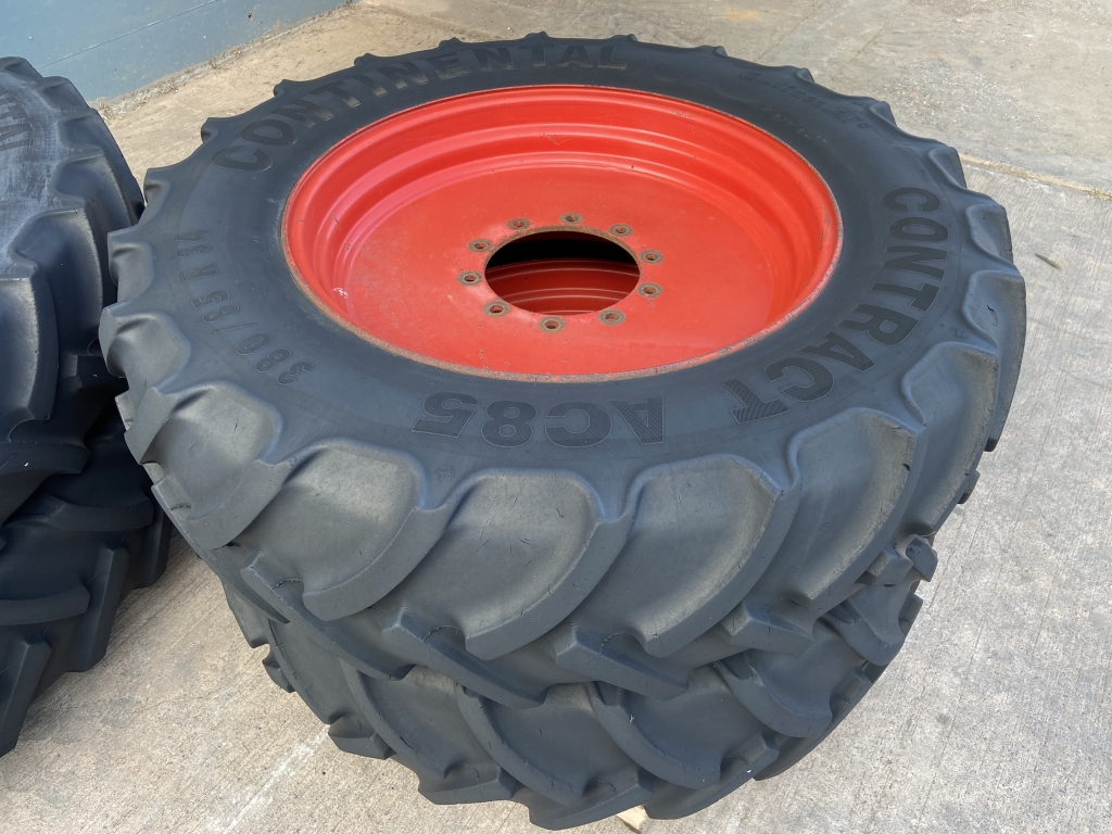 Fendt row crop wheels fitted with Continental 380/90/50 + 380/85/34 tyres
