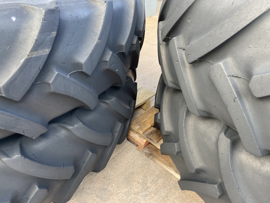 Fendt row crop wheels fitted with Continental 380/90/50 + 380/85/34 tyres