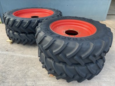 Fendt row crop wheels fitted with Continental 380/90/50 + 380/85/34 tyres
