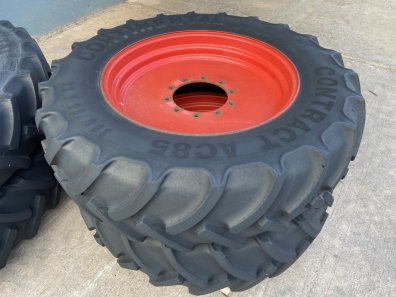 Fendt row crop wheels fitted with Continental 380/90/50 + 380/85/34 tyres