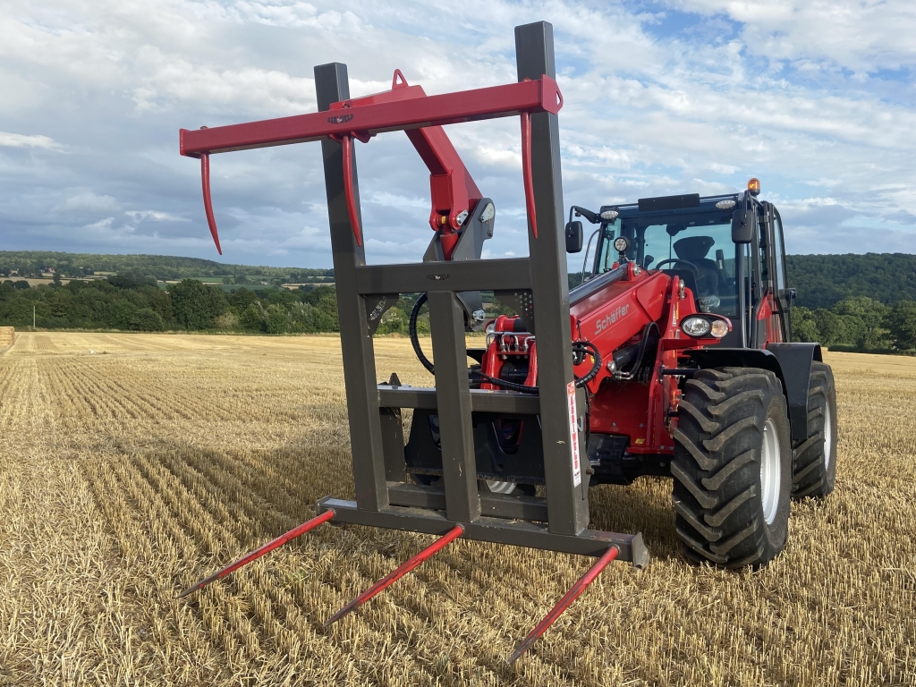 Agriweld big square bale grab, 2024, pin and cone hooks, tripple spike, as new
