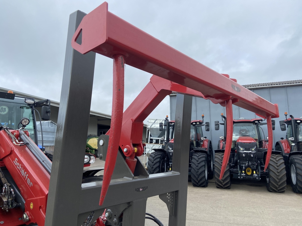 Agriweld big square bale grab, 2024, pin and cone hooks, tripple spike, as new