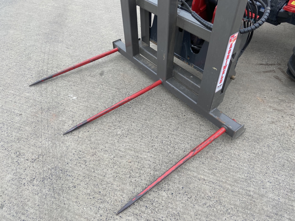 Agriweld big square bale grab, 2024, pin and cone hooks, tripple spike, as new