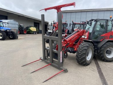 Agriweld big square bale grab, 2024, pin and cone hooks, tripple spike, as new