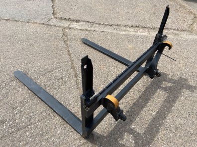 Quicke 2.5 ton pallet tines, NEW, Euro hooks