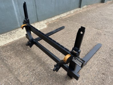 Quicke 2.5 ton pallet tines, NEW, Euro hooks