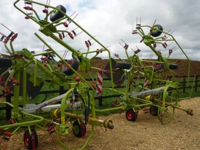 Claas Volto 770 tedder