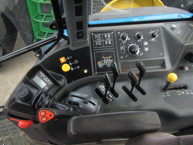New Holland TM135