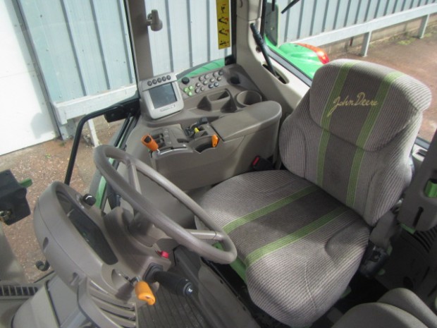 John Deere 7530