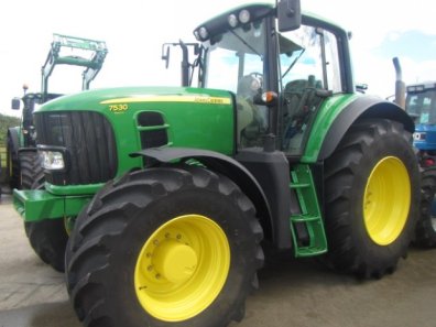 John Deere 7530
