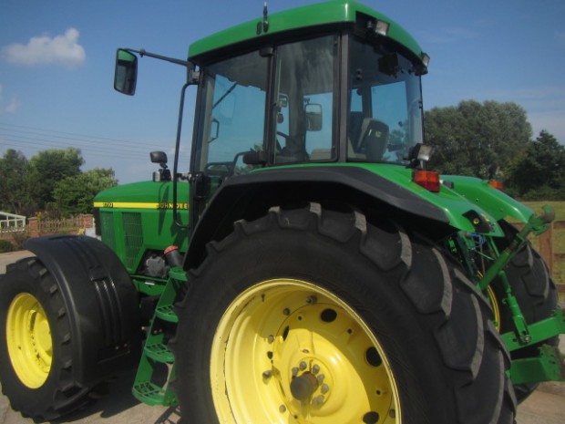 John Deere 7710