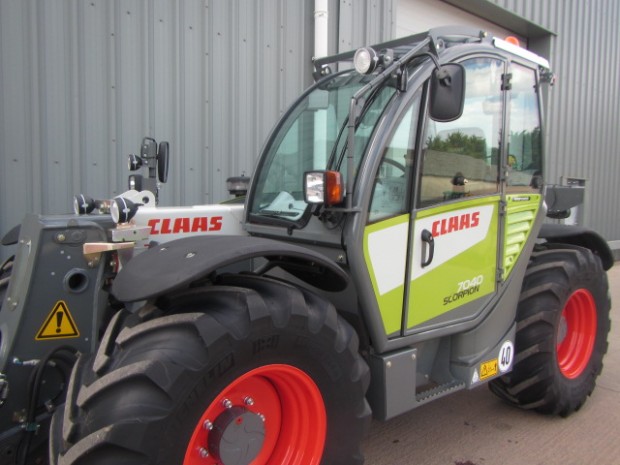 Claas Scorpion 7040 VP