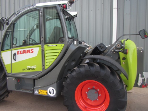 Claas Scorpion 7040 VP