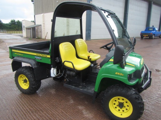 John Deere 850D Gator
