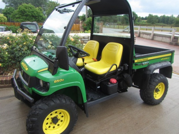 John Deere 850D Gator