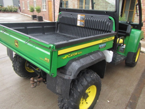 John Deere 850D Gator