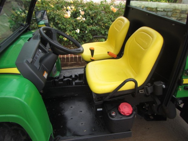 John Deere 850D Gator