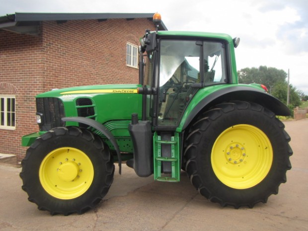 John Deere 6830
