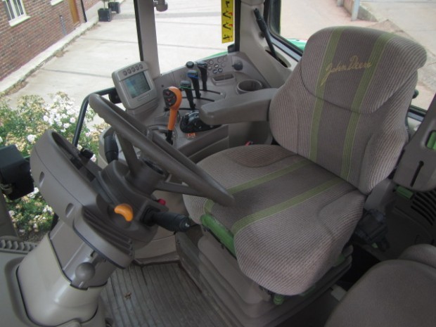 John Deere 6830