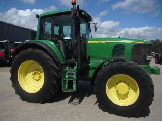 John Deere 6920