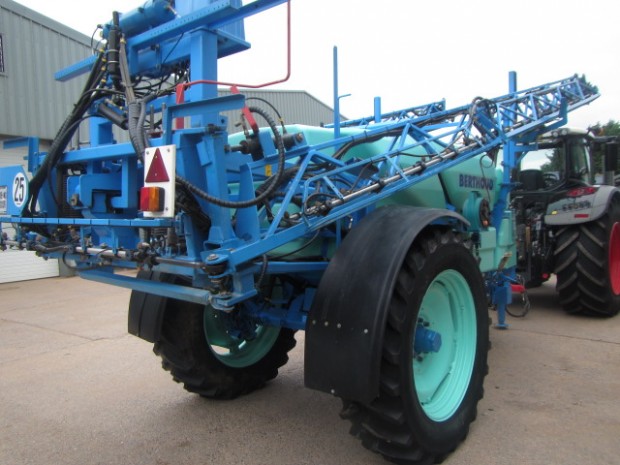 Berthoud Maxxer 4,000 LT air assist sprayer