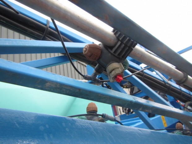 Berthoud Maxxer 4,000 LT air assist sprayer