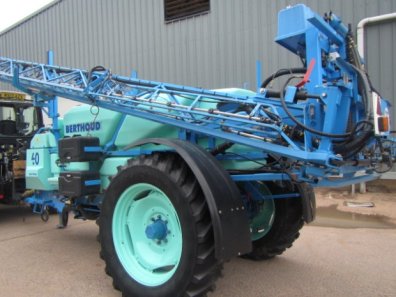 Berthoud Maxxer 4,000 LT air assist sprayer