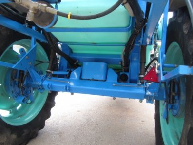 Berthoud Maxxer 4,000 LT air assist sprayer