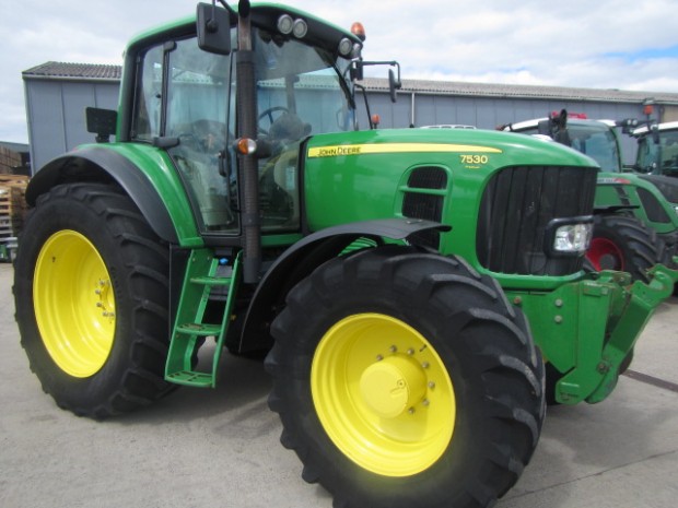 John Deere 7530
