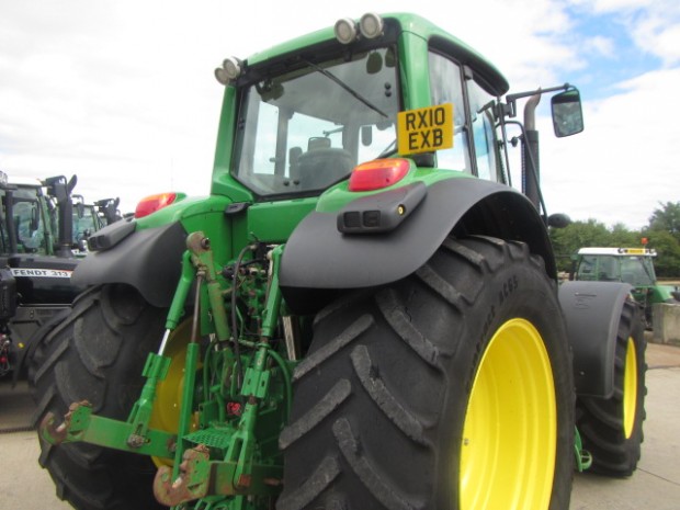 John Deere 7530