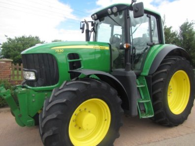 John Deere 7530