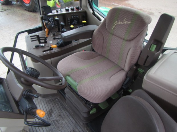John Deere 6920