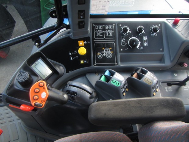 New Holland TM190