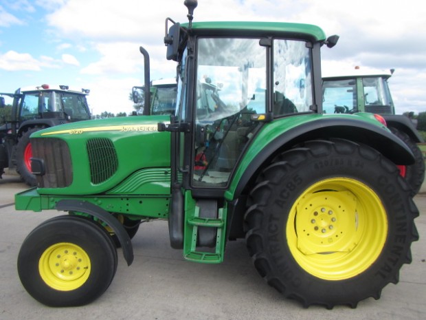 John Deere 6120SE