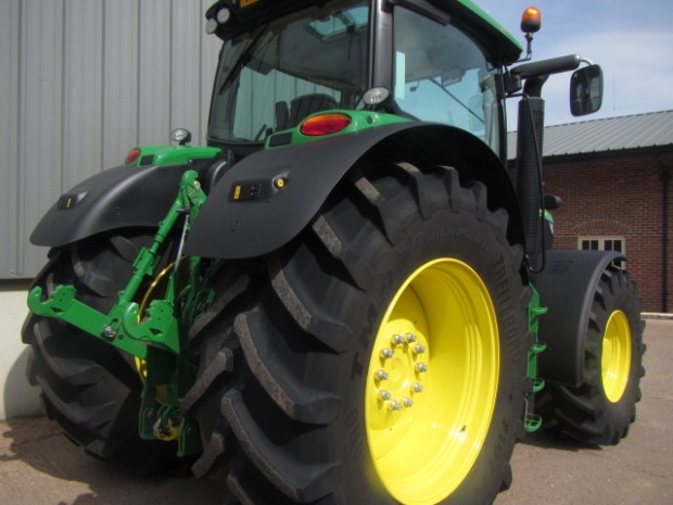 John Deere 6210R
